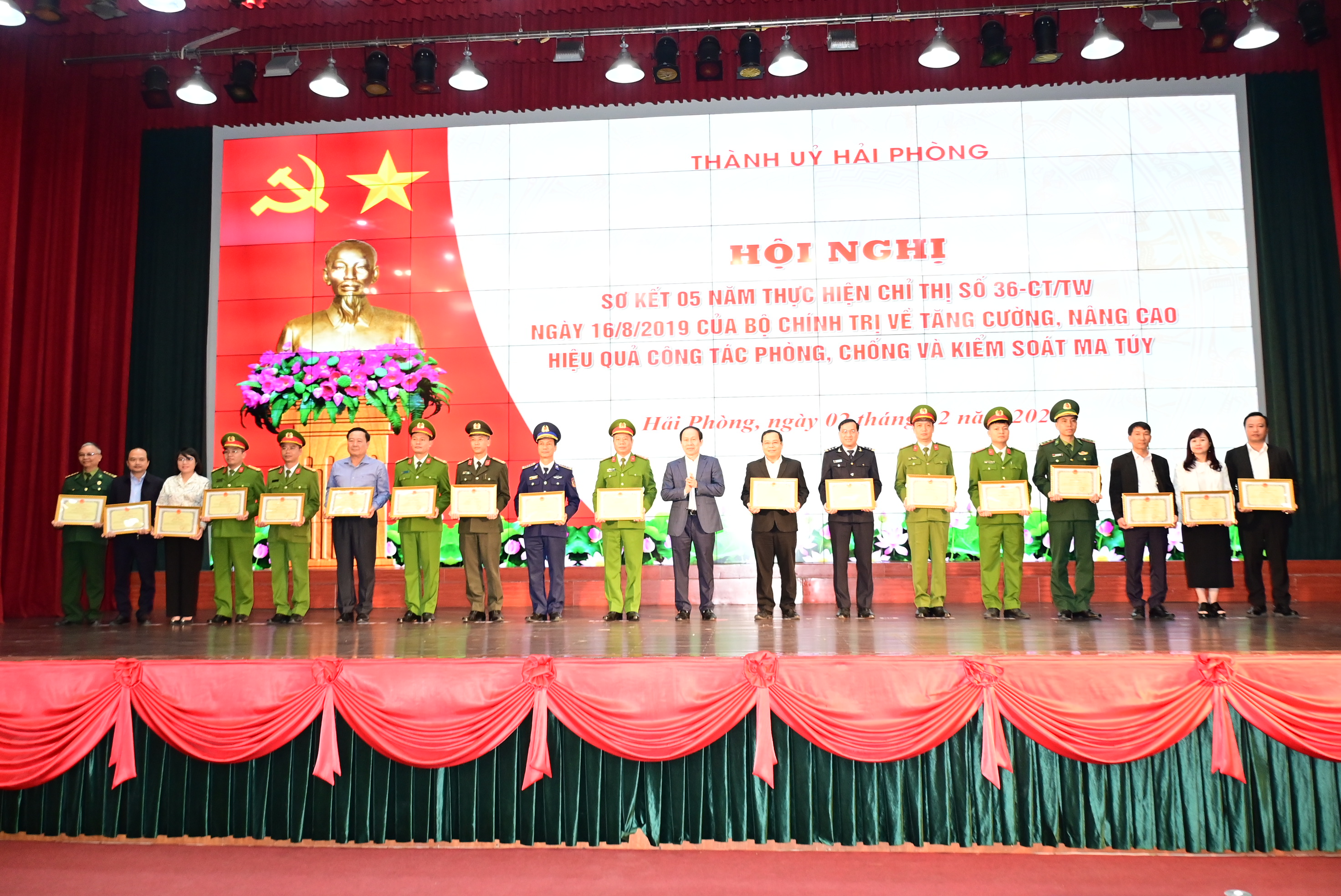 Biểu dương 33 tập thể, cá nhân có thành tích xuất sắc trong thực hiện Chỉ thị 36 của Bộ Chính trị về tăng cường, nâng cao hiệu quả công tác phòng, chống và kiểm soát ma túy